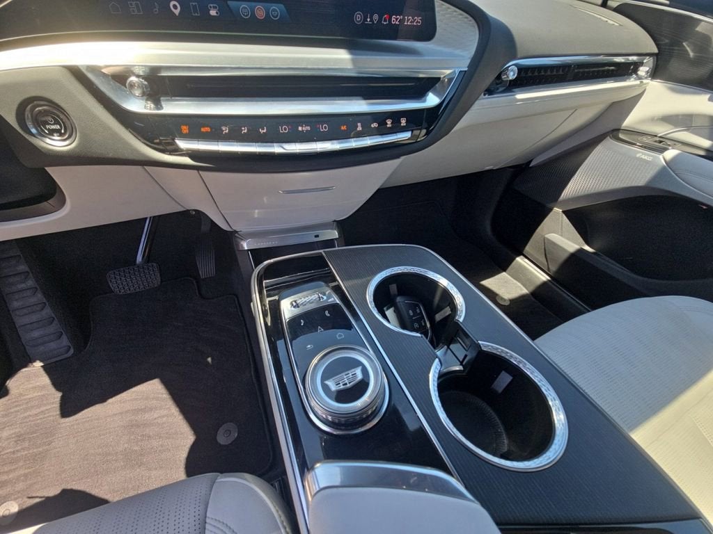 2024 Cadillac LYRIQ Sport 2